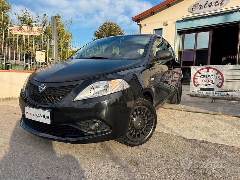 Usata Lancia Ypsilon Platinum 69 CV (50 kW) 2019 Nero Utilitaria