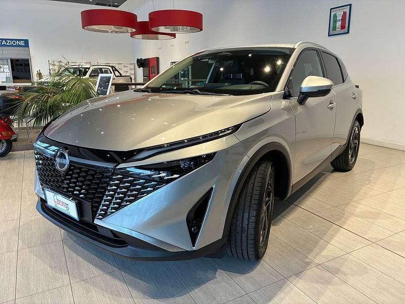 Argento Usata 2024 Nissan Qashqai N-Connecta SUV | 25.500 € (Buon prezzo) - Immagine 1/4