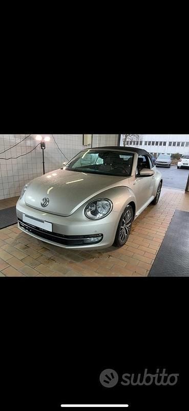 Usata VW Beetle Cabriolet Design 105 CV (77 kW) 2016 Grigio Cabrio