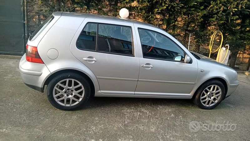 Usata VW Golf IV 2000 Grigio Berlina