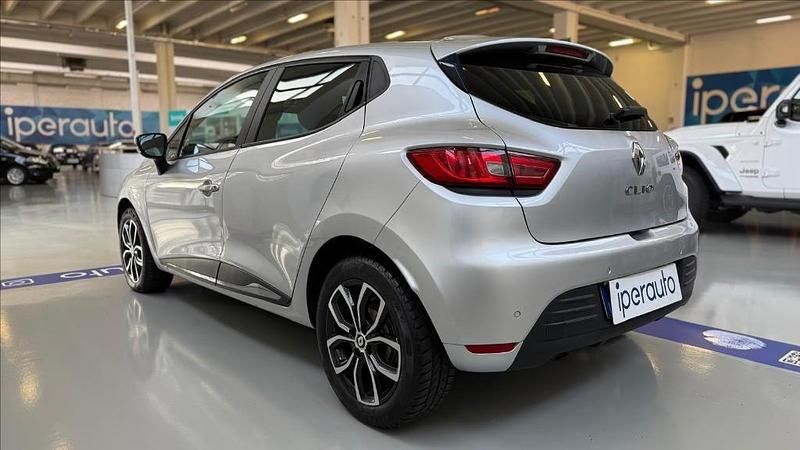 Usata Renault Clio V Intens 90 CV (66 kW) 2020 Argento metallizzato Berlina