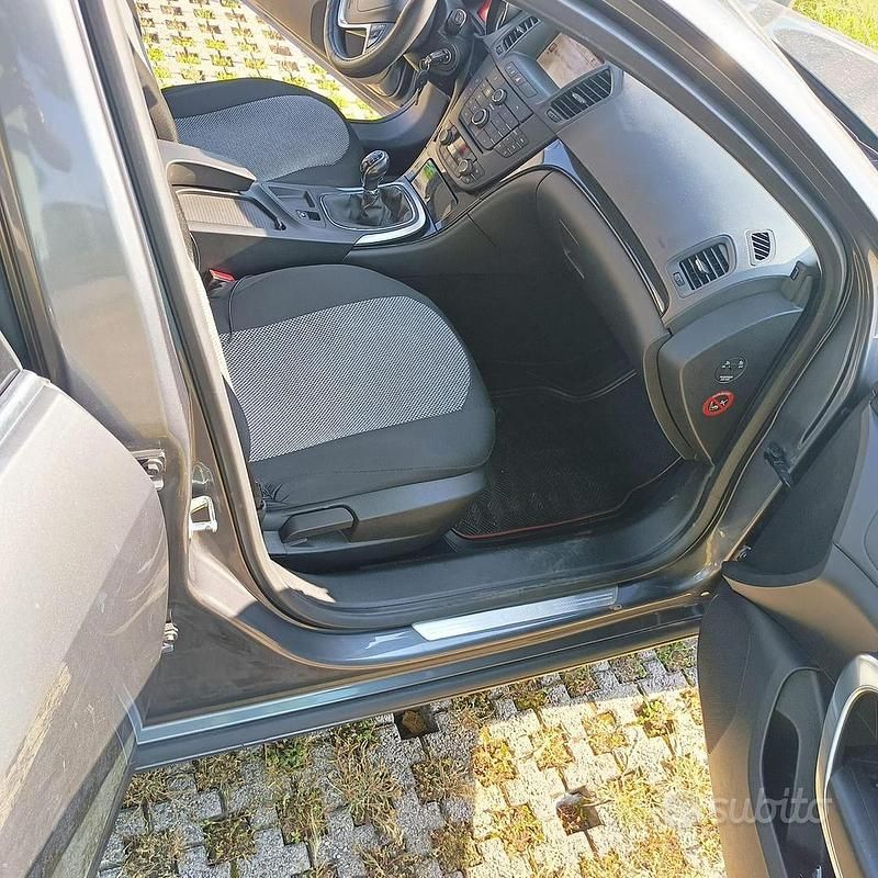 Usata Opel Insignia 2009 Grigio Berlina