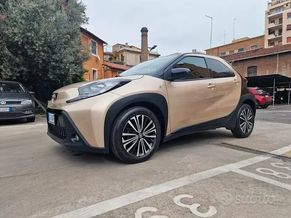 Usata Toyota Aygo X Trend 72 CV (52 kW) 2022 Marrone SUV