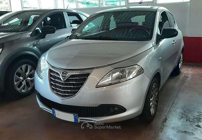 Grigio chiaro metall. Usata 2012 Lancia Ypsilon Gold Due volumi | 3450 € (Ottimo prezzo) - Immagine 1/4