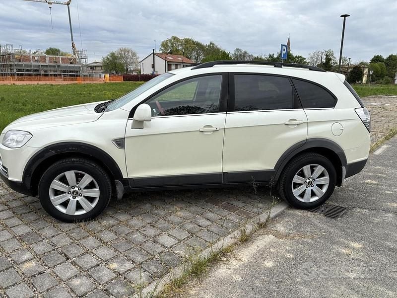 Usata Chevrolet Captiva 163 CV (119 kW) 2011 Bianco SUV
