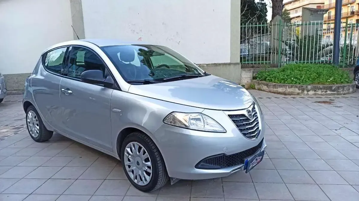 Usata Lancia Ypsilon S 95 CV (69 kW) 2013 Argento Utilitaria