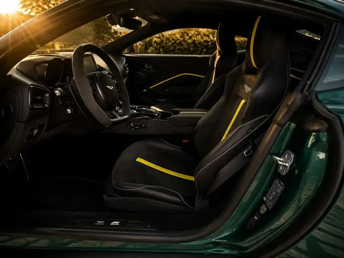 Usata Aston Martin V8 Vantage 534 CV (392 kW) 2023 Verde Coupé