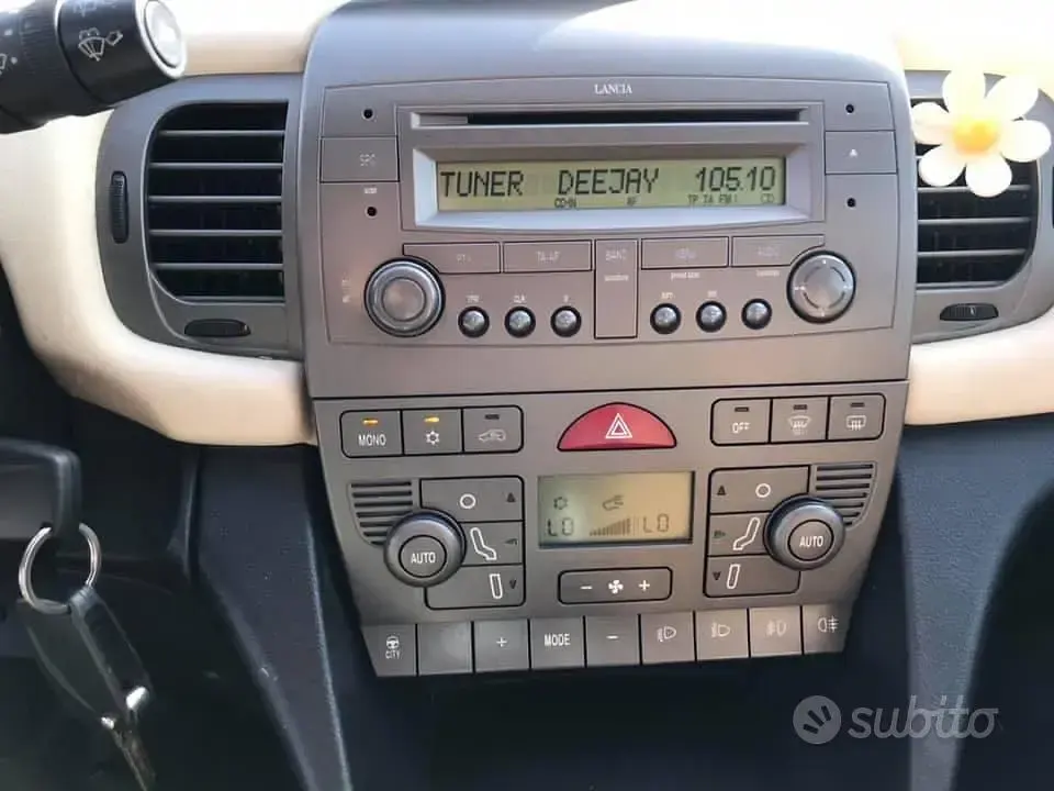 Gebraucht Lancia Ypsilon 70 PS (51 kW) 2004 Schwarz Kleinwagen