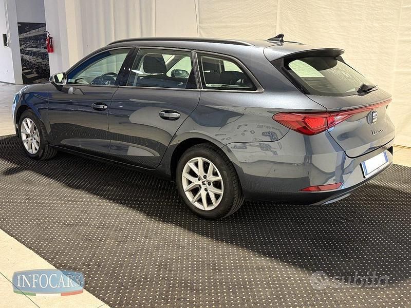 Usata Seat Leon Style 116 CV (85 kW) 2023 Grigio metallizzato Station wagon