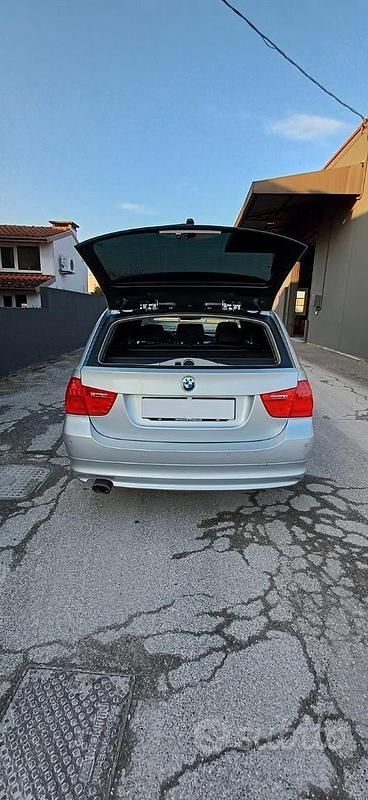 Usata BMW 318 143 CV (105 kW) 2012 Grigio Station wagon