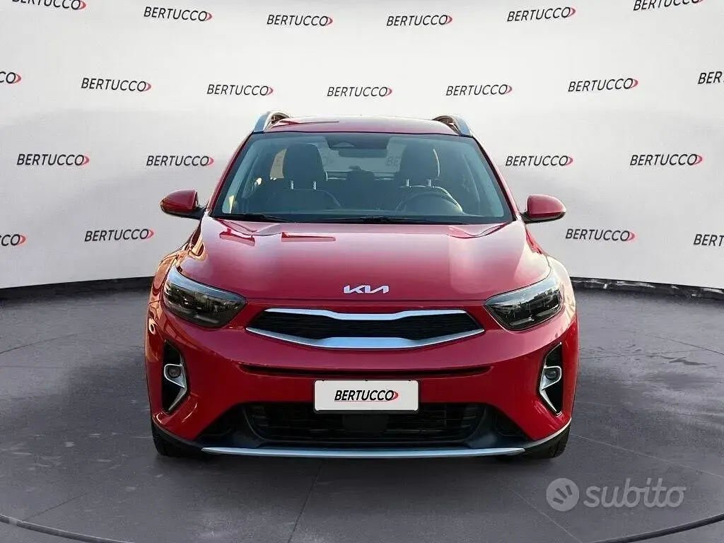 Second-hand Kia Stonic Urban 83 CP (61 kW) 2024 Roșu SUV