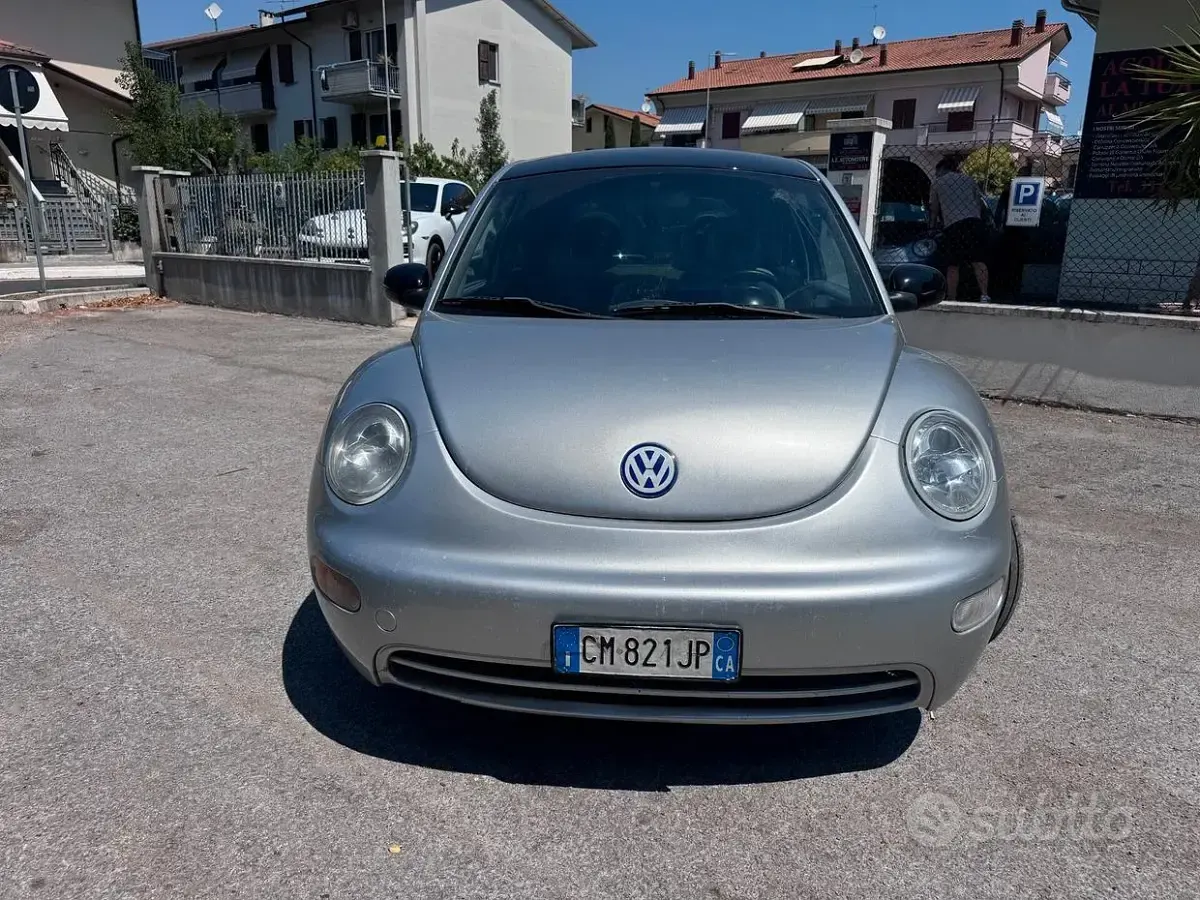 Usata VW New Beetle 101 CV (74 kW) 2004 Grigio Utilitaria