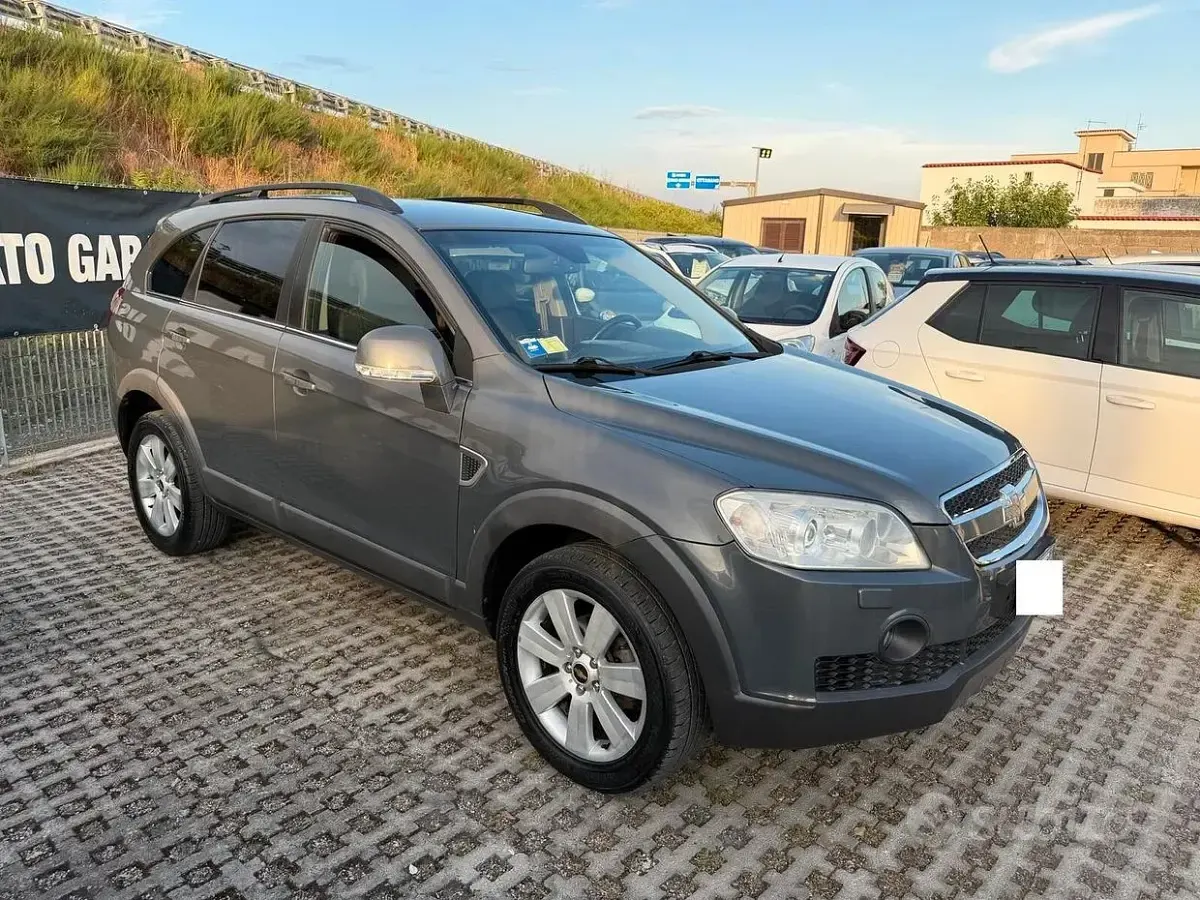 Usata Chevrolet Captiva LTZ 150 CV (110 kW) 2010 Grigio SUV