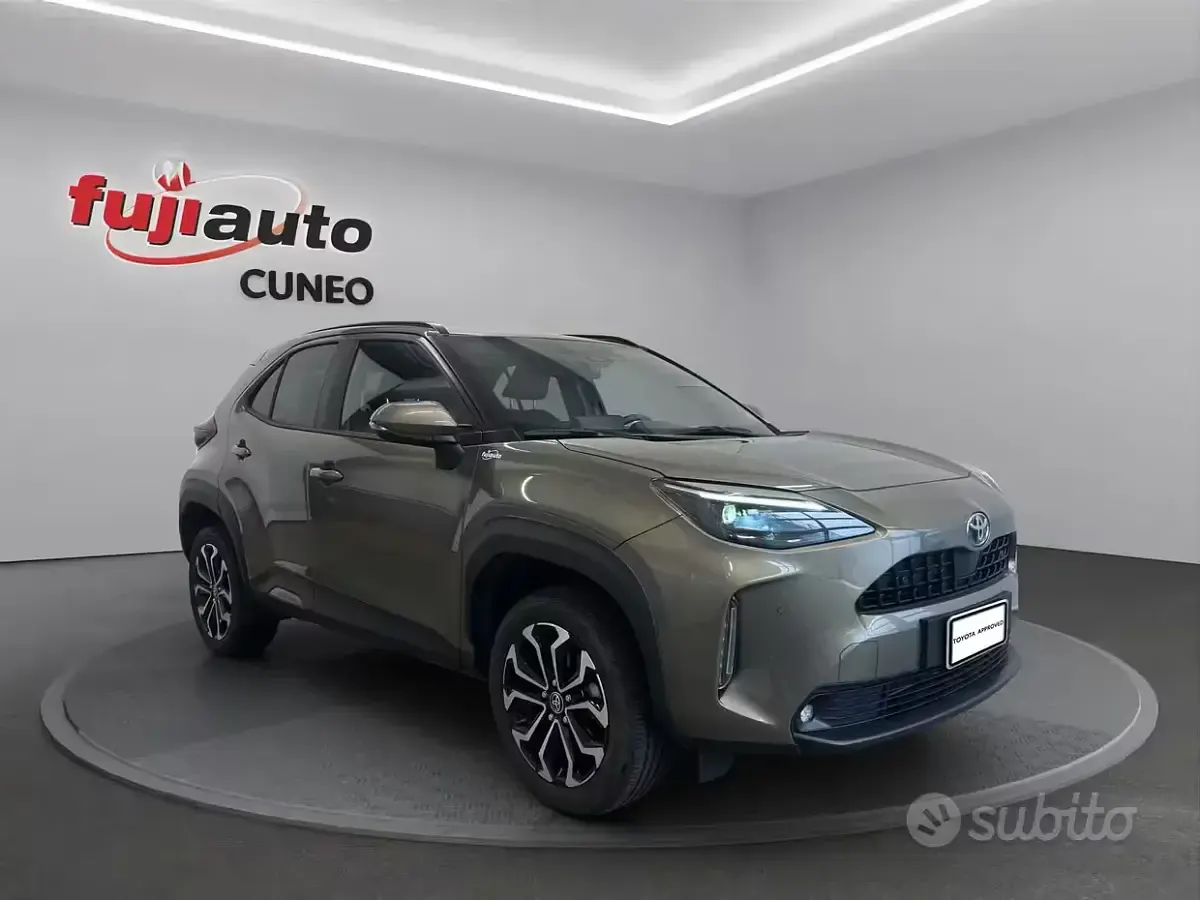 Usata Toyota Yaris Cross Trend 116 CV (85 kW) 2023 Rosso SUV