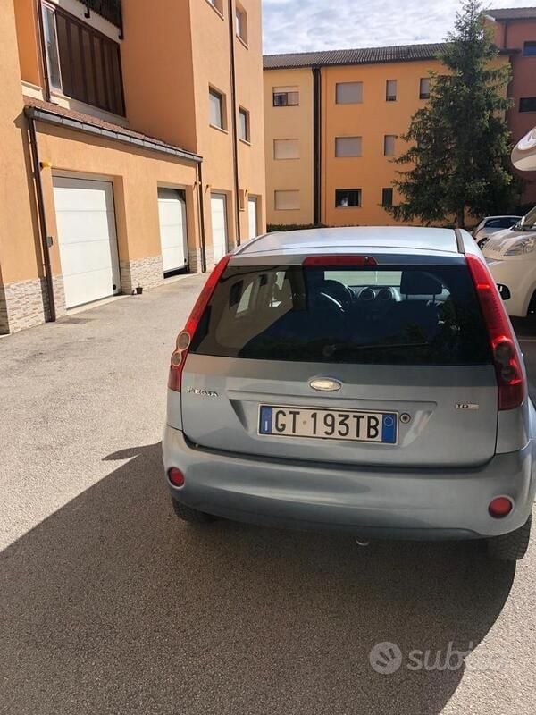 Usata Ford Fiesta 68 CV (50 kW) 2007 Blu Utilitaria