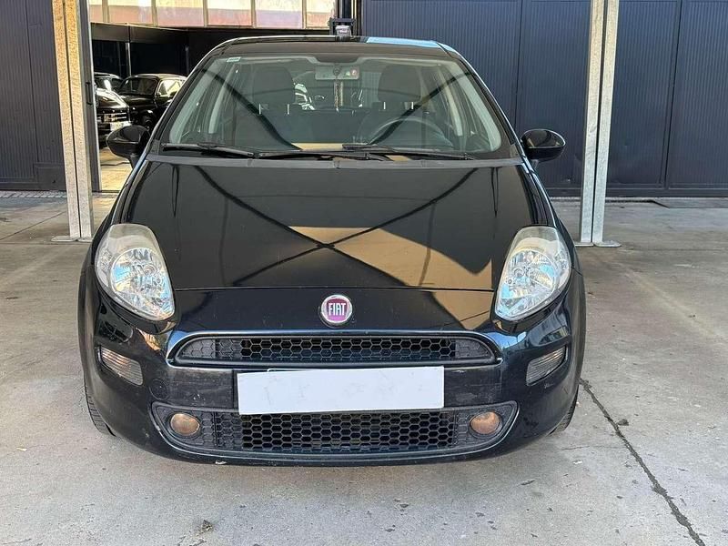 Nero Usata 2014 Fiat Punto Easy Tre volumi | 4500 € (Buon prezzo) - Immagine 1/4