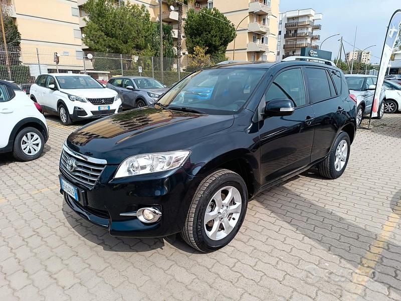 Begagnad Toyota RAV4 150 HK (110 kW) 2011 Grå SUV