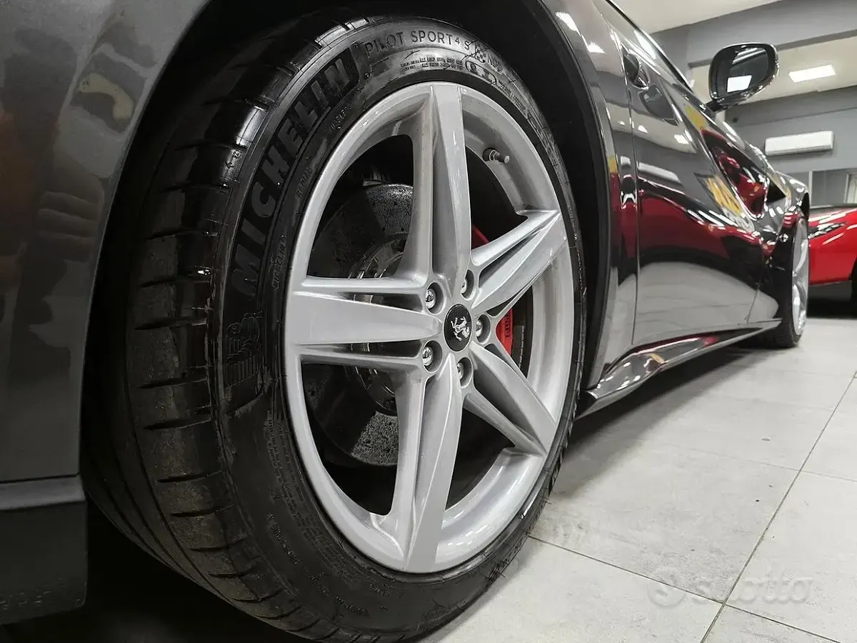 Usata Ferrari F12 741 CV (545 kW) 2013 Grigio Coupé