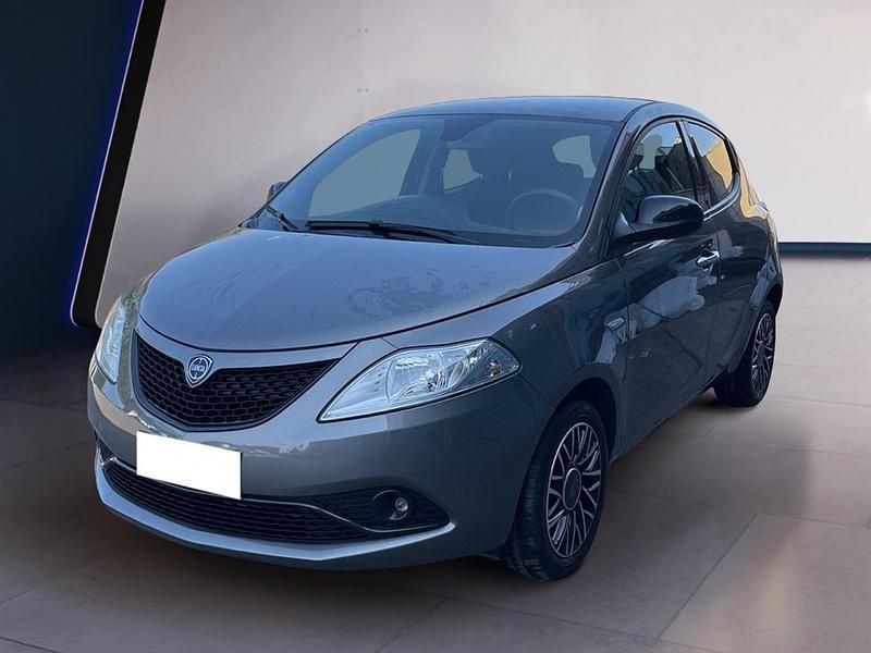 Usata Lancia Ypsilon Gold 70 CV (51 kW) 2021 Grigio Utilitaria