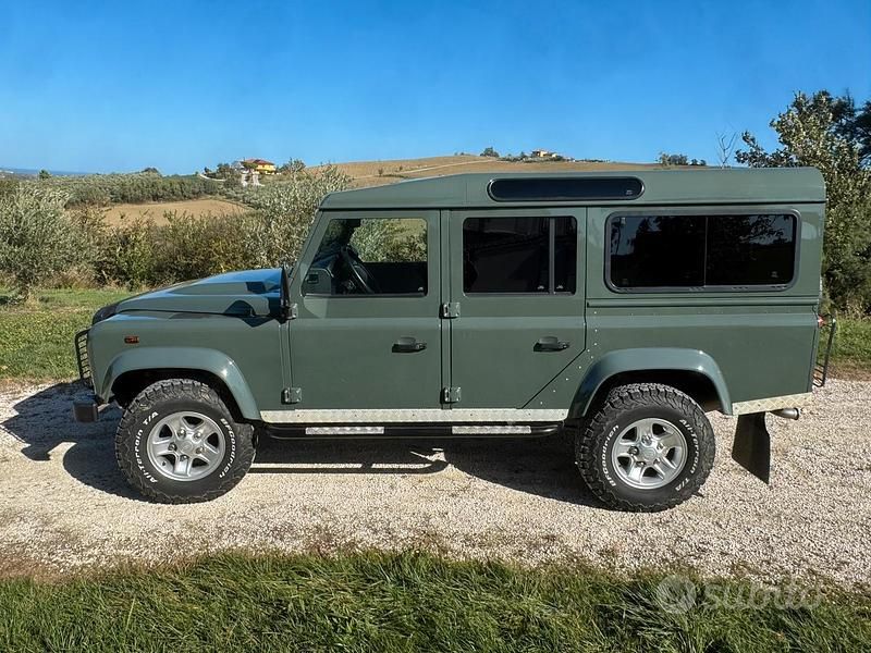 Usata Land Rover Defender 122 CV (89 kW) 2010 Verde Station wagon