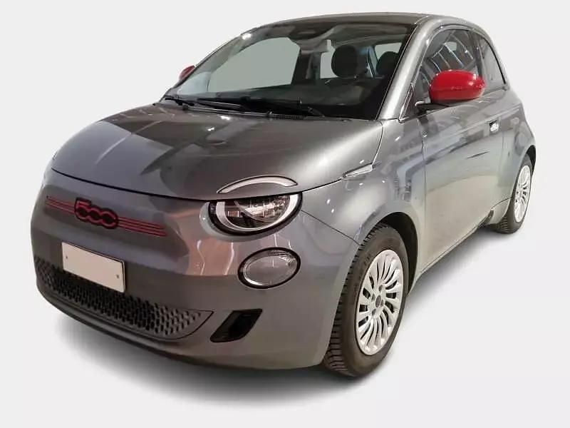 Usata Fiat 500e Red 42 kW (58 CV) 2023 Grigio Berlina
