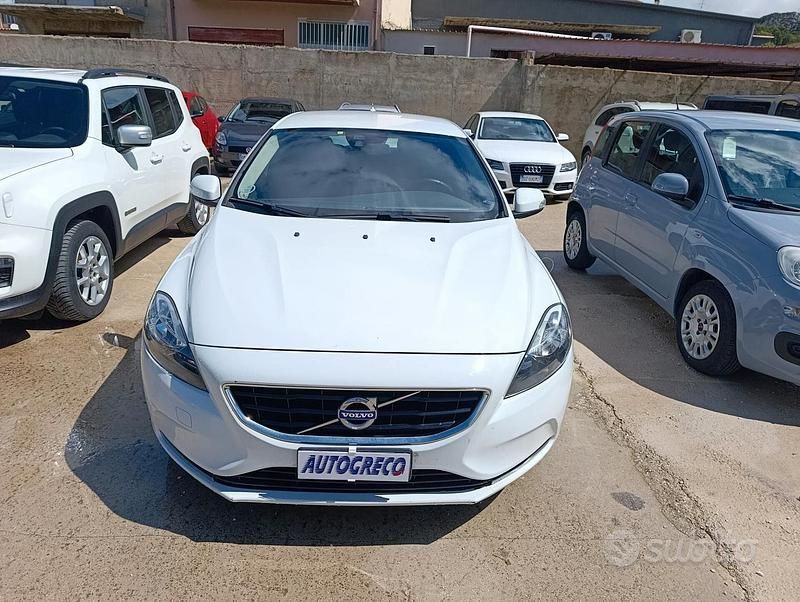 Usata Volvo V40 Kinetic 120 CV (88 kW) 2015 Bianco Berlina