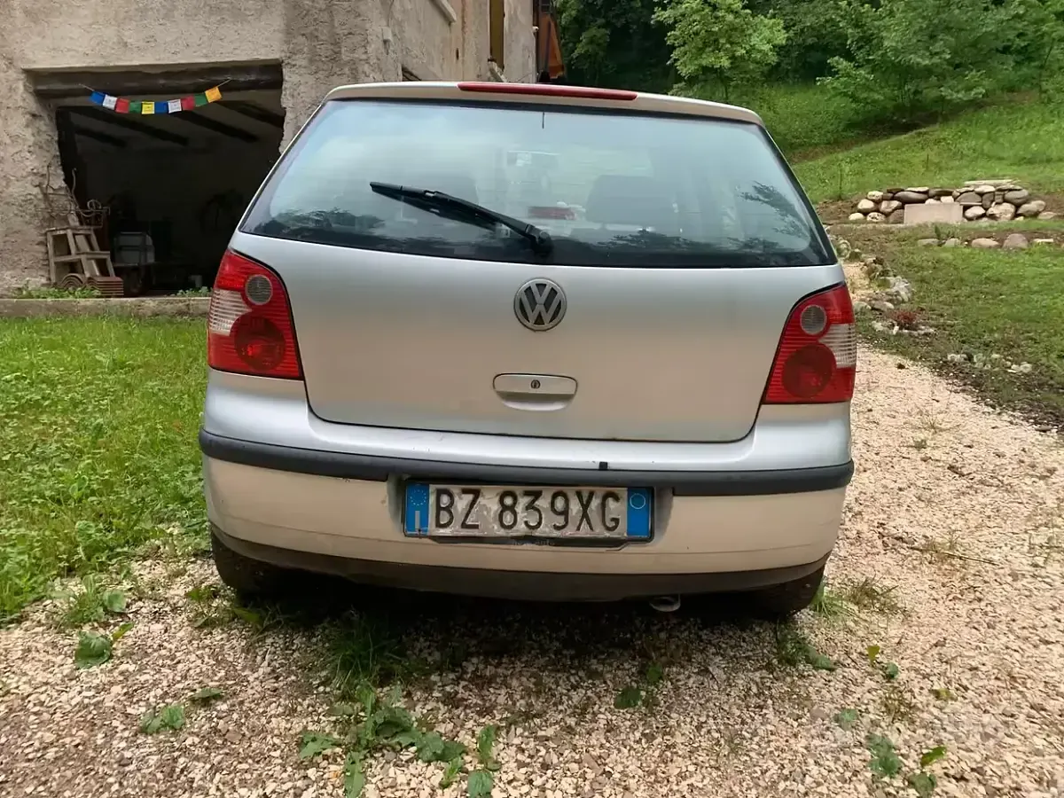 Usata VW Polo 75 CV (55 kW) 2002 Grigio Utilitaria