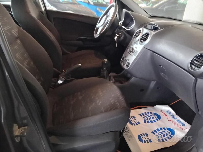 Usata Opel Corsa Sport 75 CV (55 kW) 2012 Grigio Berlina