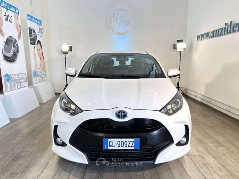 Usata Toyota Yaris Hybrid Business Edition 92 CV (67 kW) 2022 Bianco pastello Berlina