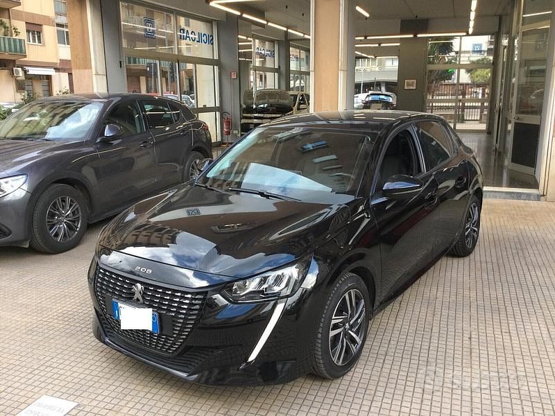 Usata Peugeot 208 Allure 101 CV (74 kW) 2023 Nero Utilitaria