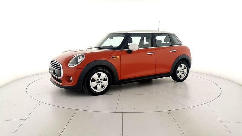 Usata Mini Cooper D 116 CV (85 kW) 2018 Arancione Utilitaria