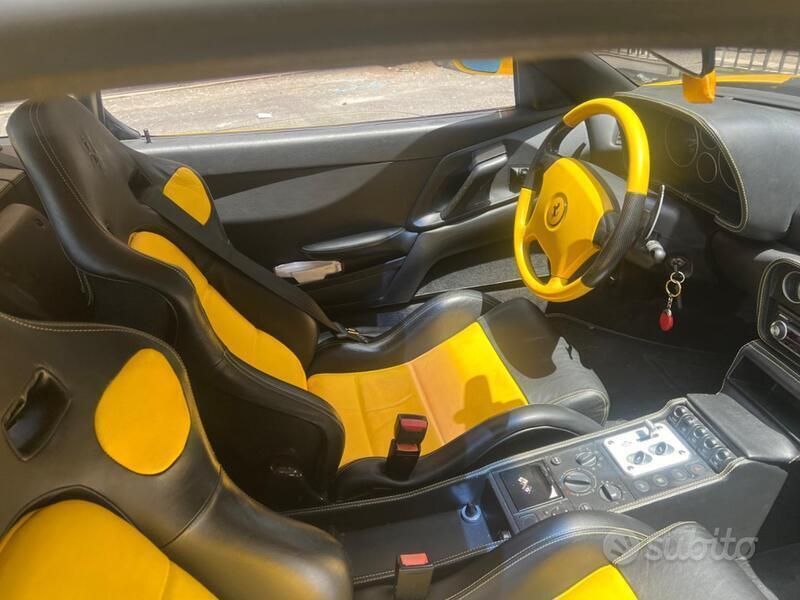 Usata Ferrari F355 381 CV (280 kW) 1999 Giallo Coupé