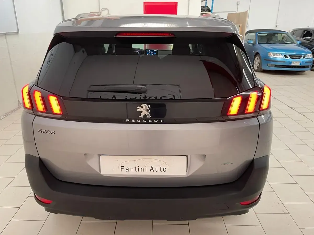 Usata Peugeot 5008 Business-Line 120 CV (88 kW) 2018 Argento SUV