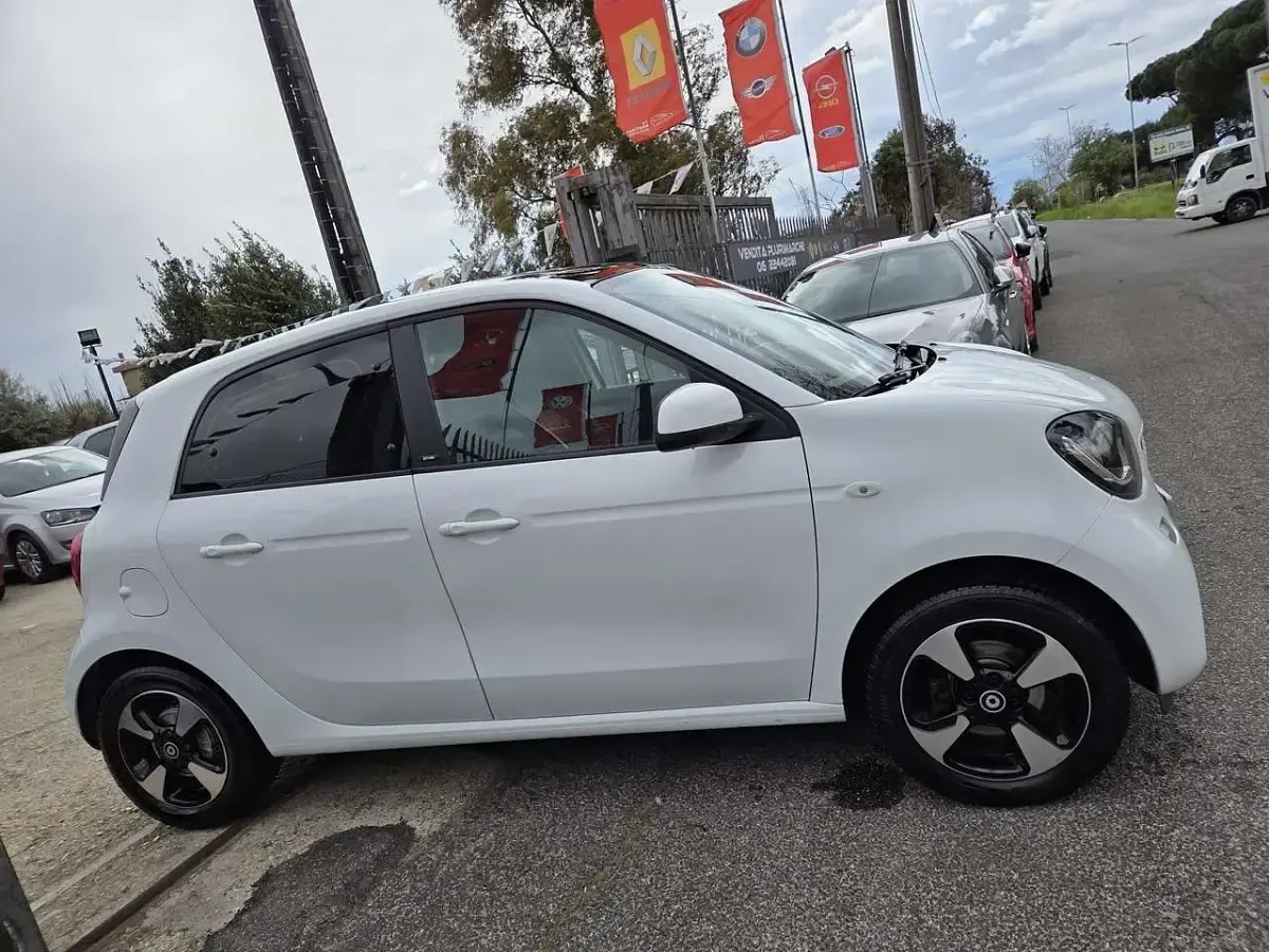 Usata Smart ForFour Prime 71 CV (52 kW) 2017 Total white Utilitaria