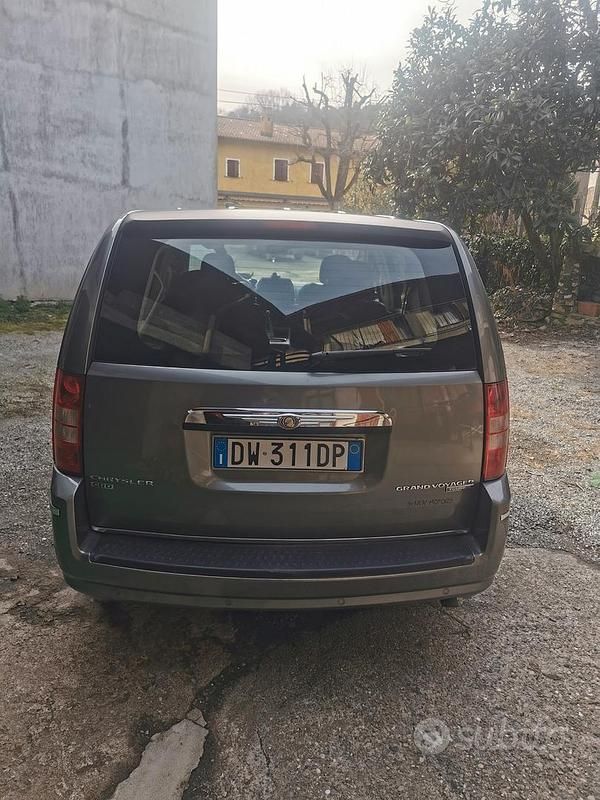 Usata Chrysler Grand Voyager 163 CV (119 kW) 2009 Grigio Monovolume