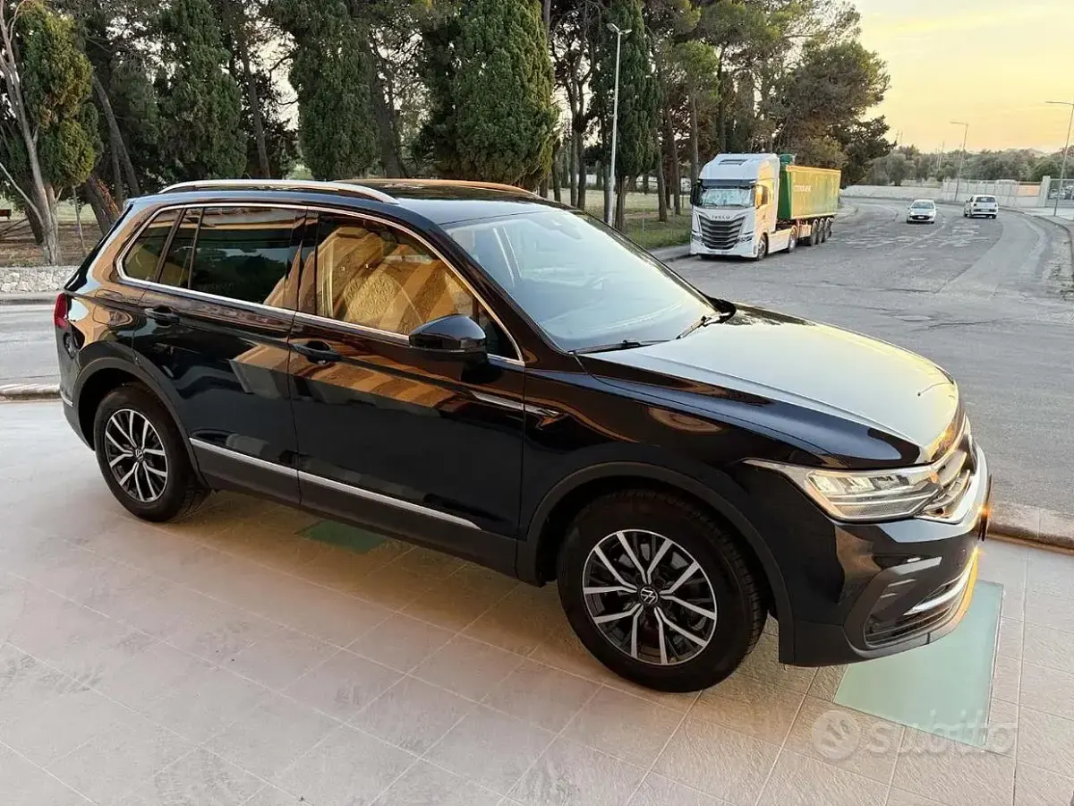 Usata VW Tiguan Life 150 CV (110 kW) 2022 Nero SUV