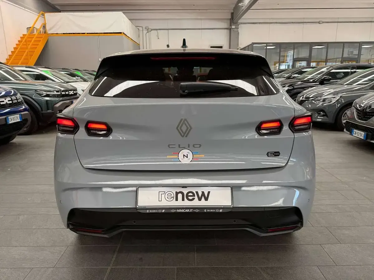 Usata Renault Clio V Techno 109 CV (80 kW) 2025 Grigio aviation metallizzato Berlina