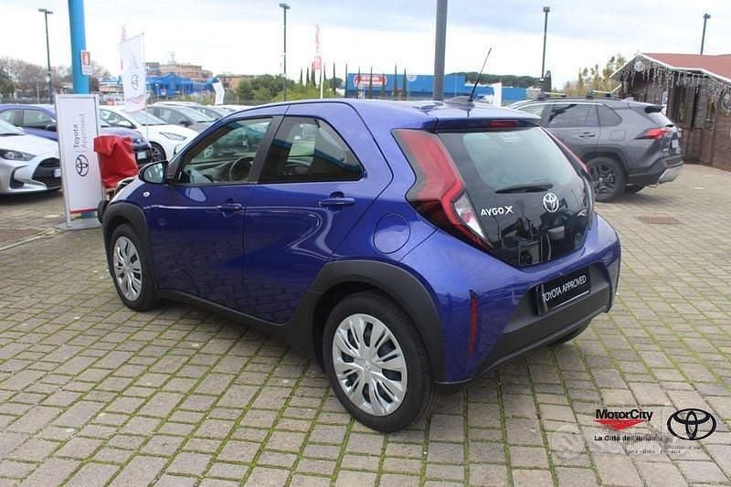 Usata Toyota Aygo X Active 72 CV (52 kW) 2025 Juniper blue SUV