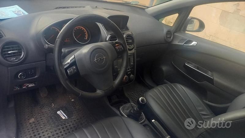 Usata Opel Corsa Edition 75 CV (55 kW) 2013 Grigio Utilitaria