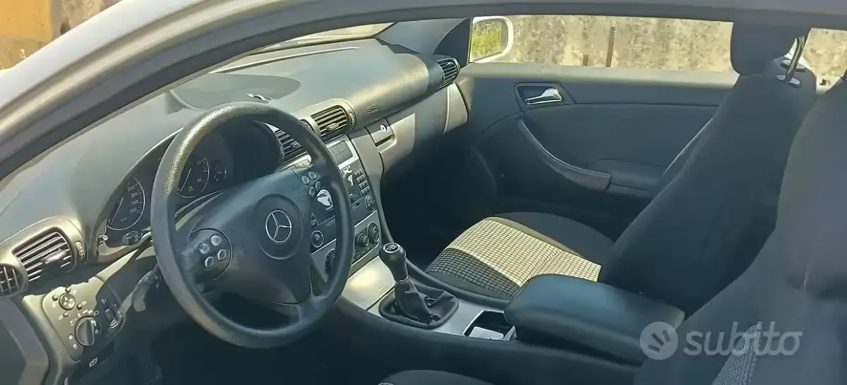 Usata Mercedes C200 Classic 122 CV (89 kW) 2004 Grigio Coupé
