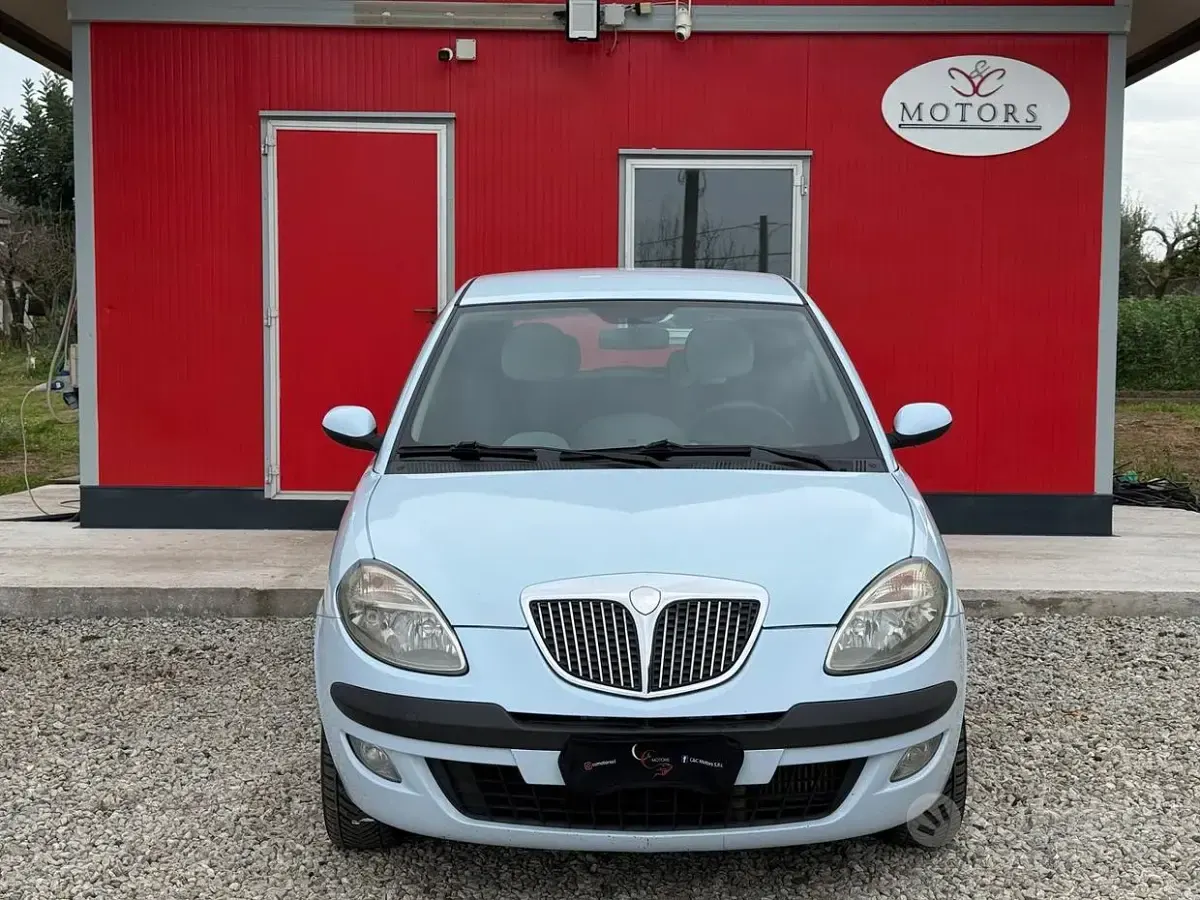 Usata Lancia Ypsilon 69 CV (50 kW) 2005 Blu Utilitaria