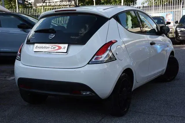 Usata Lancia Ypsilon S 69 CV (50 kW) 2021 Bianco Utilitaria