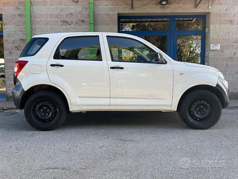 Usata Daihatsu Terios 86 CV (63 kW) 2006 Bianco SUV