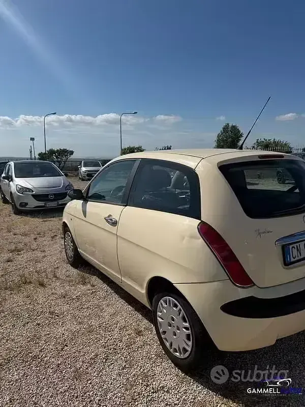 Usata Lancia Ypsilon 2004 Bianco Utilitaria