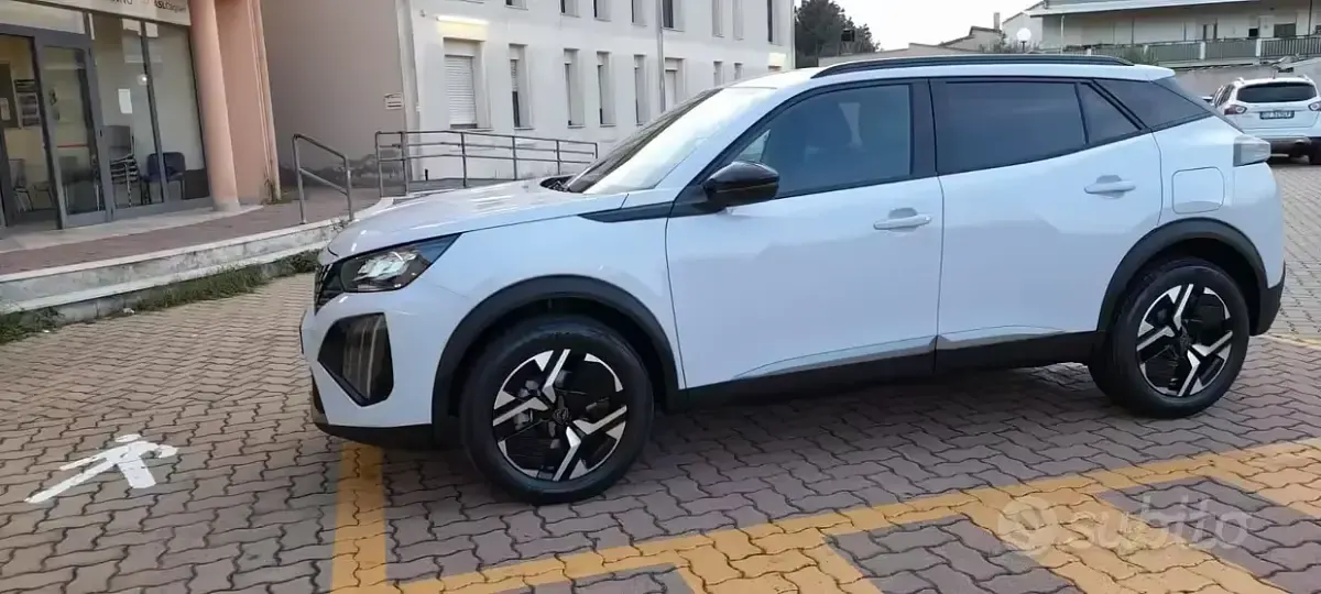 Usata Peugeot 2008 131 CV (96 kW) 2024 Bianco SUV