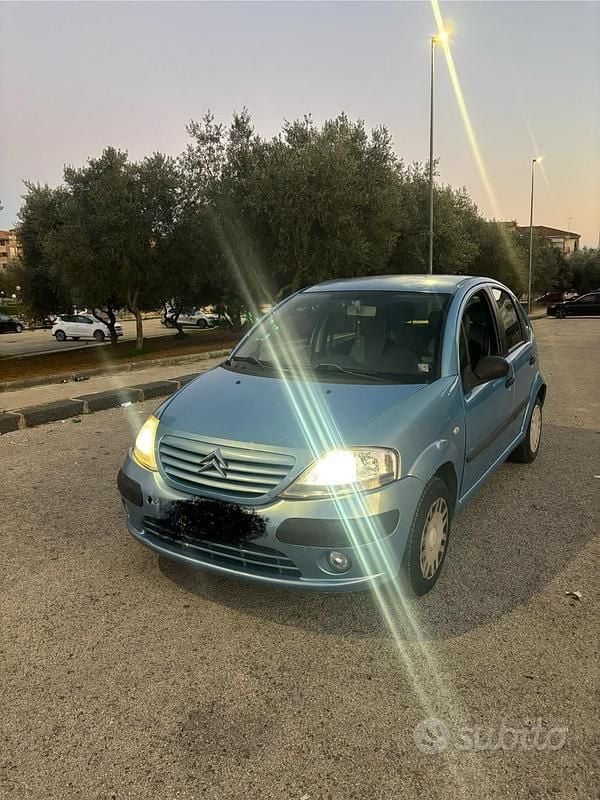 Usata 2004 Citroën C3 Tre volumi | 1999 € (Ottimo prezzo) - Immagine 1/4