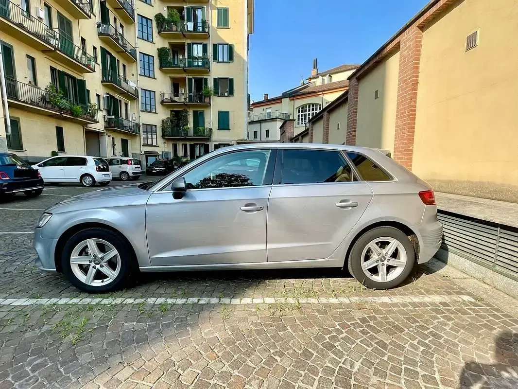 Usata Audi A3 Business 116 CV (85 kW) 2018 Argento Berlina