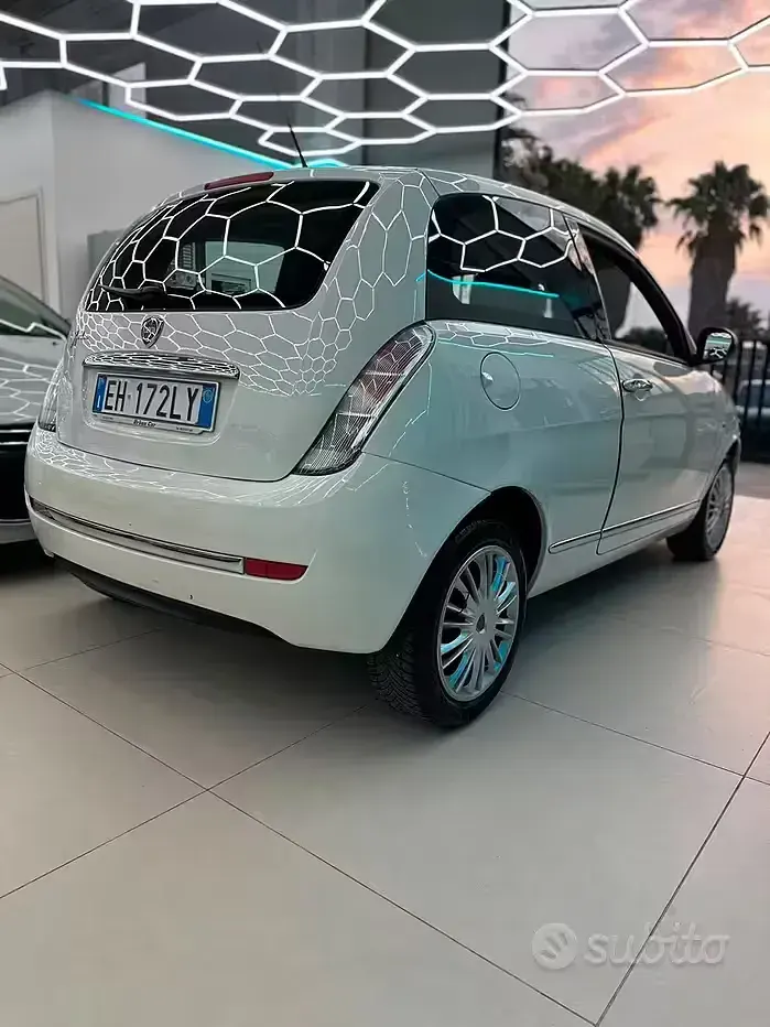 Usata Lancia Ypsilon 69 CV (50 kW) 2011 Bianco Utilitaria