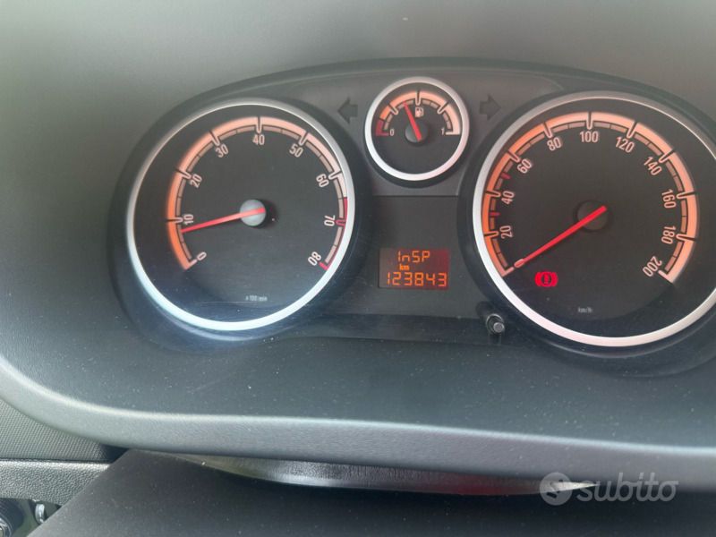 Usata Opel Corsa 54 CV (39 kW) 2014 Bianco Utilitaria