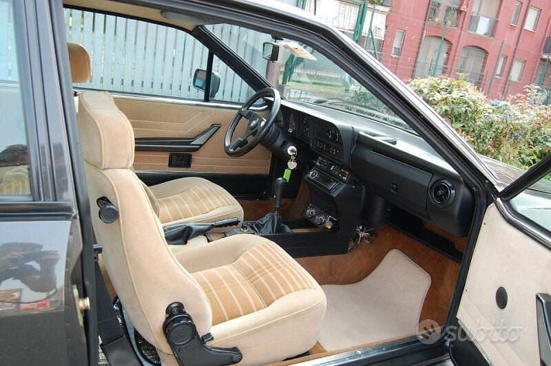 Usata Alfa Romeo GTV 130 CV (95 kW) 1982 Nero Coupé